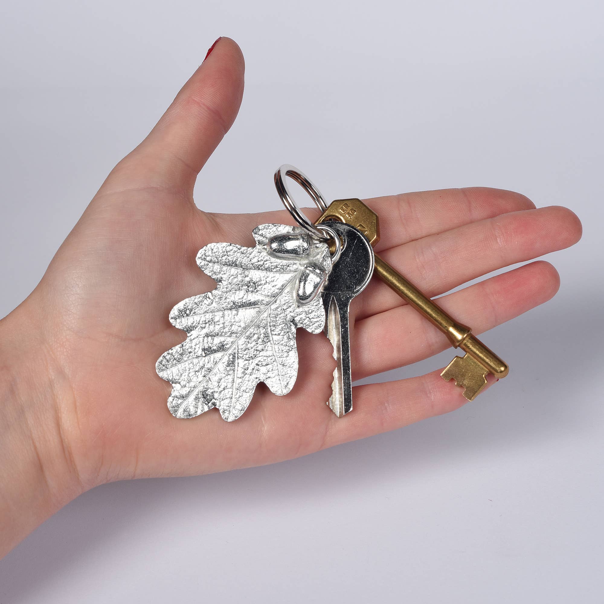 Oak Leaf and Acorn Pewter Keyring - Chunky Keychain Gifts