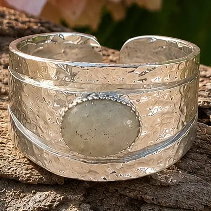 Rhodium Plated Labradorite Hammered Ring